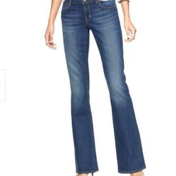 Gap Women's Curvy Low-Rise Medium Wash Bootcut Size 00/24 Jeans SOLD OUT - Picture 1 of 2